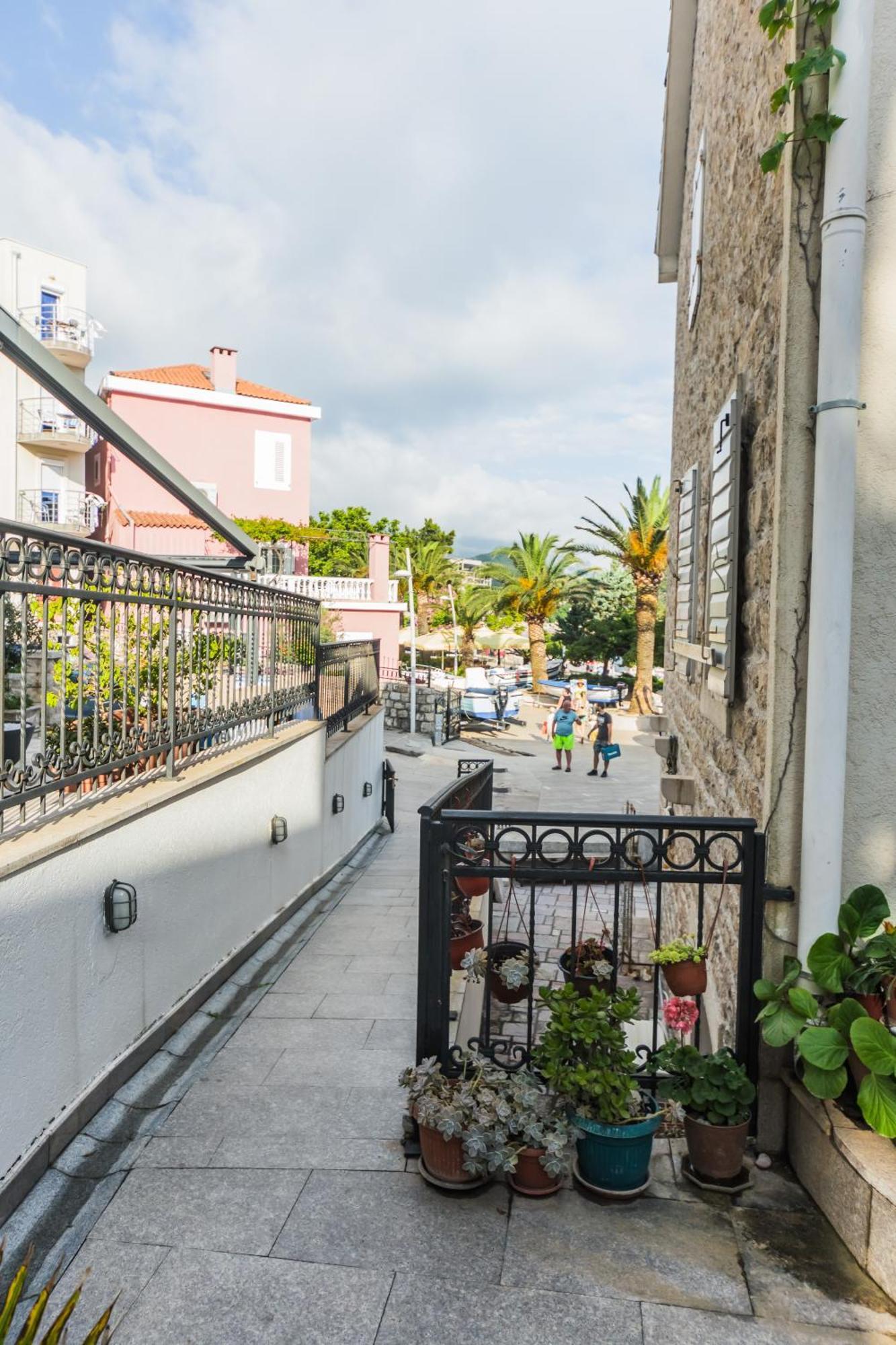 Apartments Franicevic Petrovac na moru Exterior foto